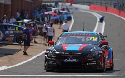Strong Pace Shown on Eventful Opening Day at Brands Hatch Indy