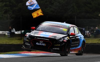 Restart Racing battle through dramatic Knockhill race day