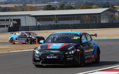 Lloyd returns as Restart Racing push through Donington Park GP Saturday