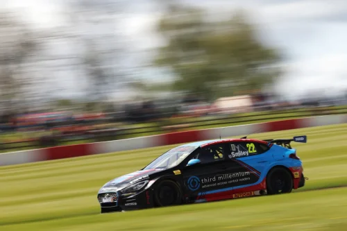 img-2026-003 Donington Park-Smiley-RL2_9171-1920-1280